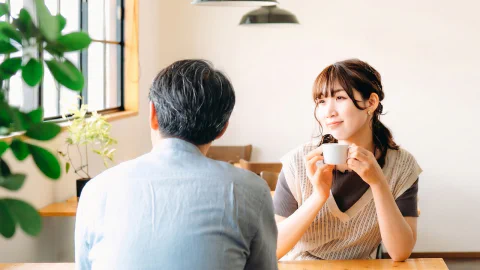 高知結婚相談所 ナナイロのブログ記事『【婚活の現実】50代男性の「10歳年下の年の差婚」は厳しい？現代女性が求める条件と成婚を掴む男性の共通点』